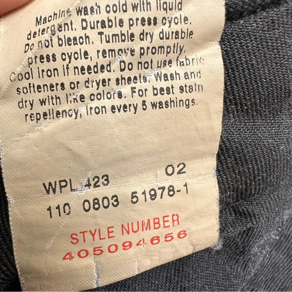 Dockers Mens Size 36x34 Black Chino Pants Dupont Stain Defender Pleated Front - Picture 7 of 7